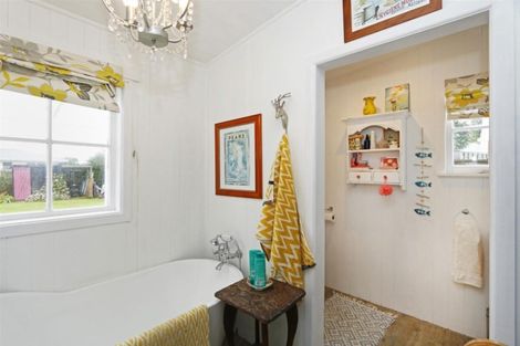 Photo of property in 72 King Street, Opunake, 4616