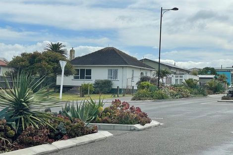 Photo of property in 1 Rangiora Street, Castlecliff, Whanganui, 4501