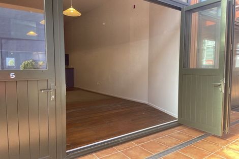 Photo of property in Courtenay Mews Apartments, 5/14 Alpha Street, Te Aro, Wellington, 6011