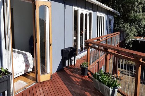 Photo of property in 95 Cornwallis Road, Cornwallis, Auckland, 0604