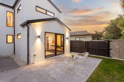 Photo of property in 19 Hutcheson Street, Sydenham, Christchurch, 8023