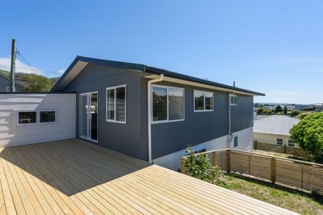 Photo of property in 2 Bell Street, Tawa, Wellington, 5028
