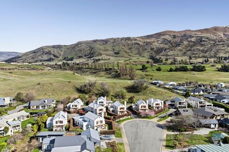 Photo of property in 13 Meadowbrook Place, Wanaka, 9305