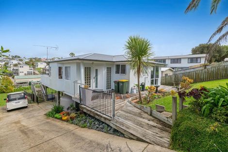 Photo of property in 11 Zita Avenue, Matakatia, Whangaparaoa, 0930