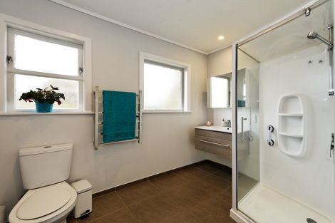 Photo of property in 124 Tiroroa Avenue, Te Atatu South, Auckland, 0610