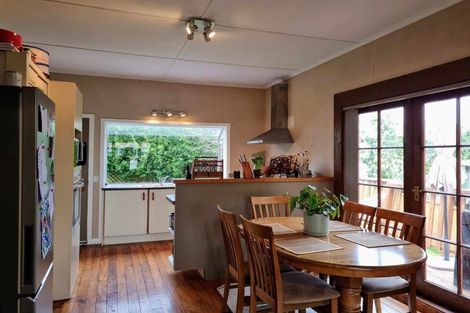 Photo of property in 292 Huatoki Street, Upper Vogeltown, New Plymouth, 4310
