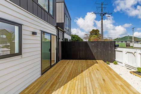 Photo of property in 647b Te Atatu Road, Te Atatu Peninsula, Auckland, 0610