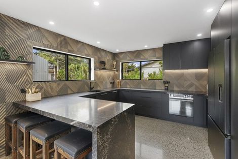 Photo of property in 127 Bethells Road, Waitakere, 0781