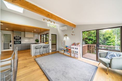 Photo of property in 33 Oak Avenue, Paremata, Porirua, 5024