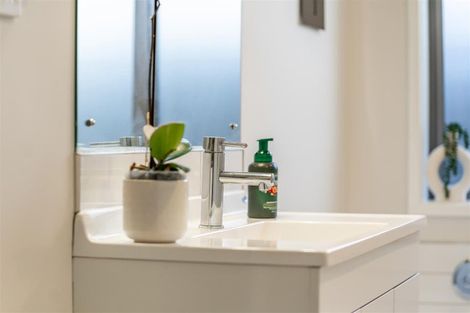 Photo of property in 2 Pattullo Crescent, Wallaceville, Upper Hutt, 5018