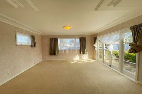 Photo of property in 18 Beaubank Road, Kelston, Auckland, 0602