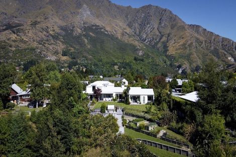 Photo of property in 32 Amber Close, Arthurs Point, Queenstown, 9371
