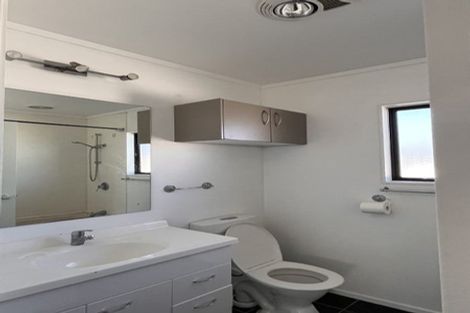 Photo of property in 1 Loughanure Place, Massey, Auckland, 0614