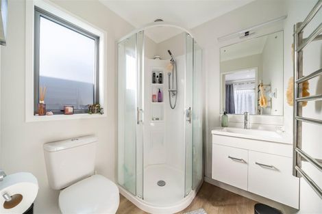 Photo of property in 2 Pattullo Crescent, Wallaceville, Upper Hutt, 5018