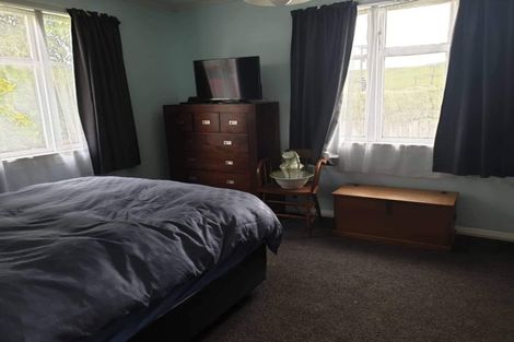 Photo of property in 240 Bridge Street, Eltham, 4322