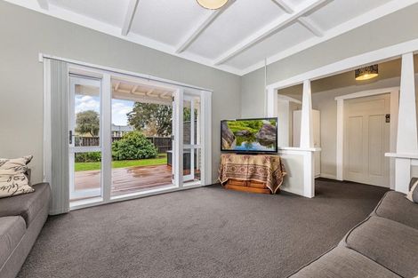 Photo of property in 17 Smiths Avenue, Papakura, 2110