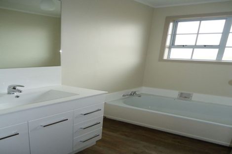 Photo of property in 6 Karaka Street, Inglewood, 4330