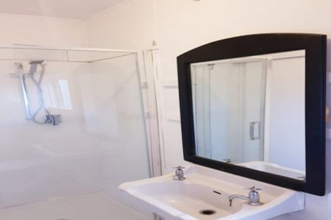 Photo of property in 16 Albert Road, Kelston, Auckland, 0602