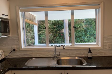 Photo of property in 1/2 Heathcote Road, Castor Bay, Auckland, 0620