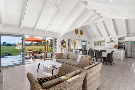 Photo of property in 132 Kiwi Road, Whangamata, 3620