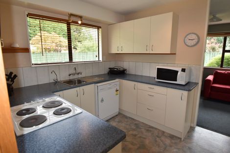 Photo of property in 11 Saint Cuthbert Place, Omarama, 9412