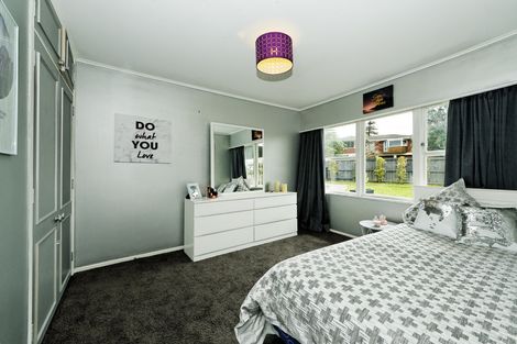 Photo of property in 124 Tiroroa Avenue, Te Atatu South, Auckland, 0610