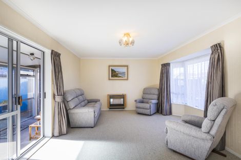 Photo of property in 8 Edgecombe Court, Roslyn, Palmerston North, 4414