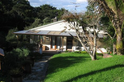 Photo of property in 54 Laingholm Drive, Laingholm, Auckland, 0604