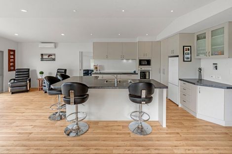 Photo of property in 47 Pohutukawa Avenue, Shelly Park, Auckland, 2014