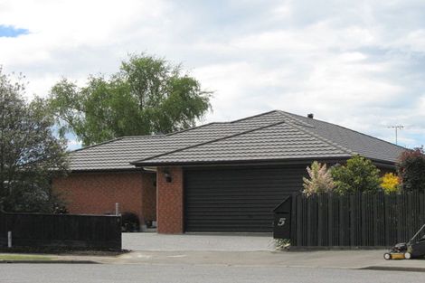 Photo of property in 5 Grove Place, Rangiora, 7400
