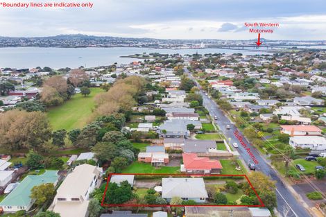 Photo of property in 55 Sullivan Avenue, Mangere Bridge, Auckland, 2022
