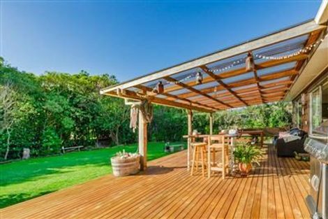 Photo of property in 5 Puriri Road, Waikanae, 5036