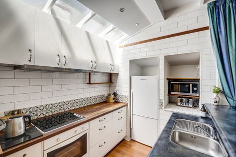 Photo of property in 1209 Caroline Road, Mayfair, Hastings, 4122