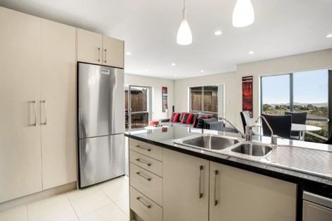 Photo of property in 21 Cityview Place, Massey, Auckland, 0614