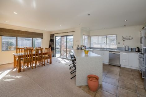 Photo of property in 14 Hulme Way, Raumati Beach, Paraparaumu, 5032