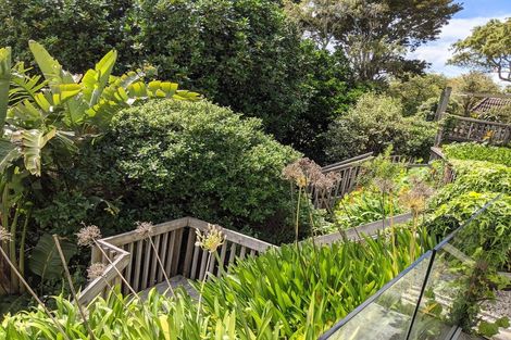 Photo of property in 90 Exmouth Road, Northcote, Auckland, 0627