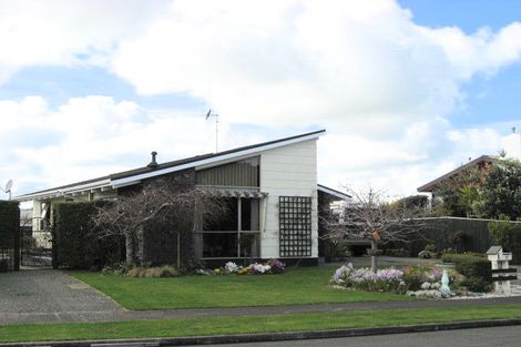 Photo of property in 17 Akepiro Place, Tawhero, Whanganui, 4501
