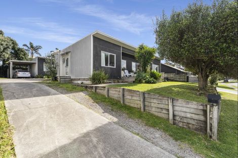 Photo of property in 10 Gordon Road, Mount Maunganui, 3116