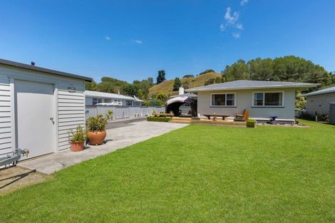 Photo of property in 16 Ongo Road, Hunterville, 4730