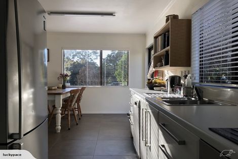 Photo of property in 2/99 Konini Road, Titirangi, Auckland, 0604