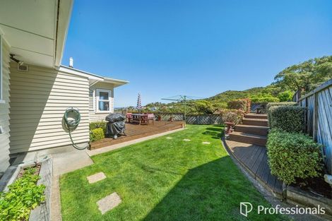 Photo of property in 14 Bushey Way, Maungaraki, Lower Hutt, 5010