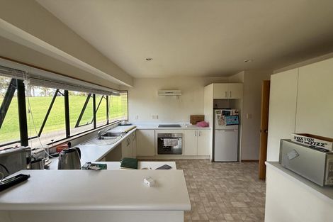 Photo of property in 1/194 Whangaparaoa Road, Red Beach, 0932
