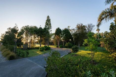 Photo of property in 42 Waimanu Place, Point Wells, 0986