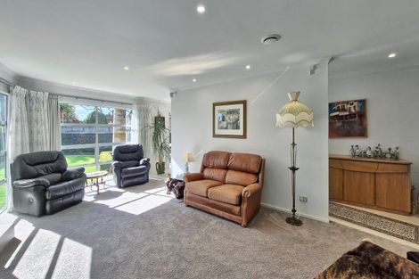Photo of property in 6 The Oaks, Awapuni, Palmerston North, 4412