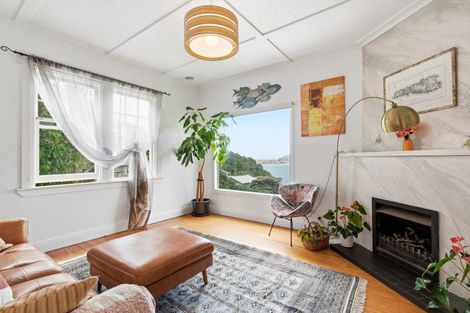 Photo of property in 13 Hungerford Road, Lyall Bay, Wellington, 6022