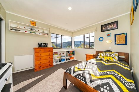 Photo of property in 28 Castle Crescent, Stokes Valley, Lower Hutt, 5019