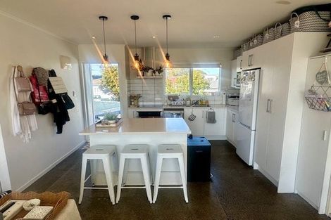 Photo of property in 4/133 Shakespeare Road, Milford, Auckland, 0620