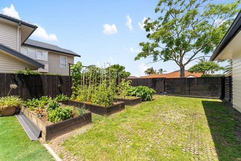 Photo of property in 2 Tollana Road, Te Atatu Peninsula, Auckland, 0610