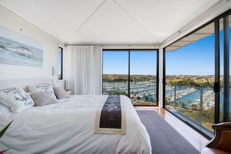 Photo of property in 52 Balboa Drive, Matakatia, Whangaparaoa, 0930