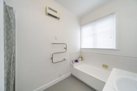 Photo of property in 28 Lyndhurst Street, Takaro, Palmerston North, 4412